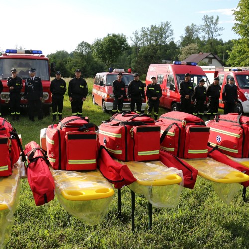 Przekazanie sprzętu dla Ochotniczych Straży Pożarnych